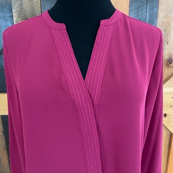 Violet & Claire long sleeved v neck button front fuschia blouse, size S - Picture 2 of 6